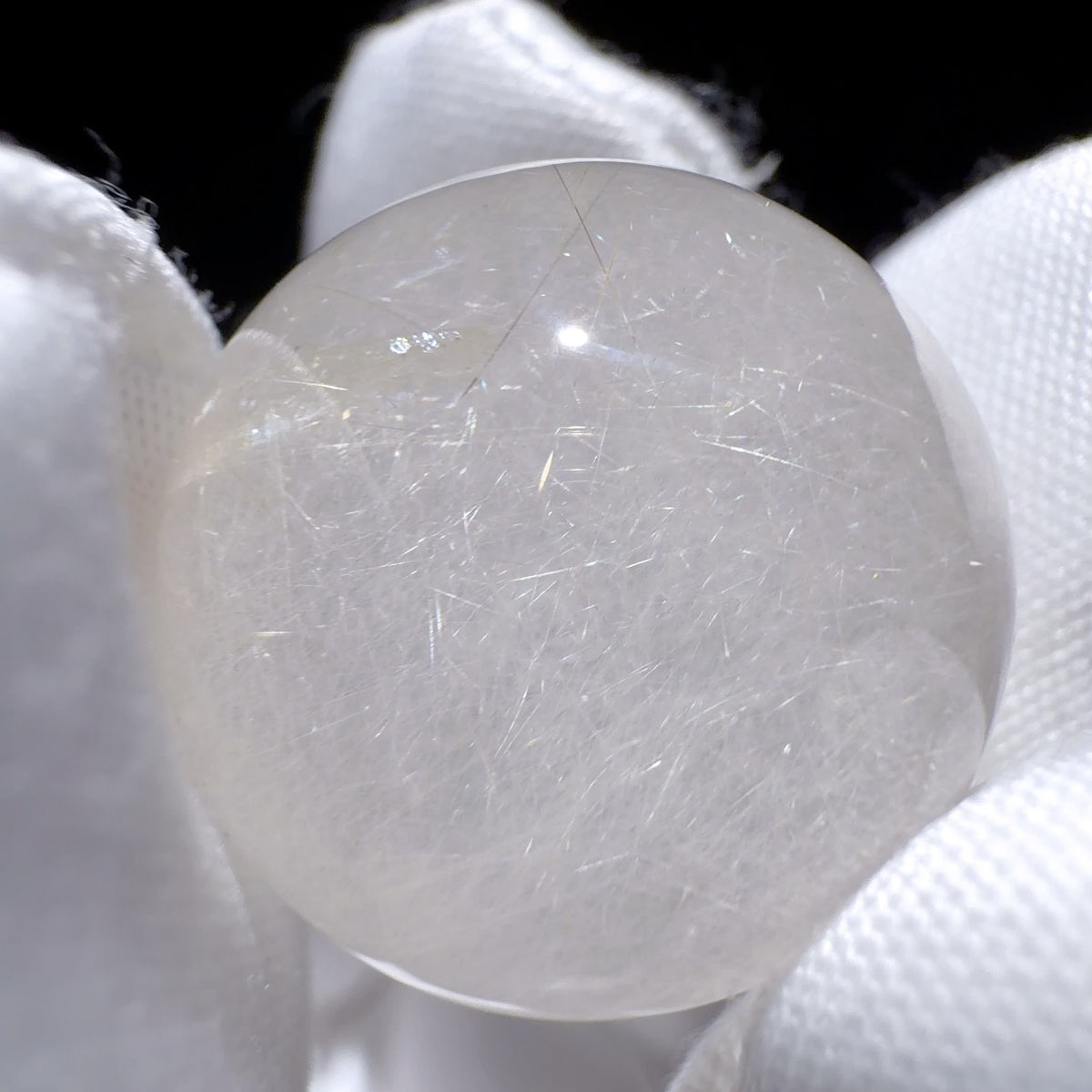 Quartz Bead with Nest-like Fibrous Inclusions 18.6 mm