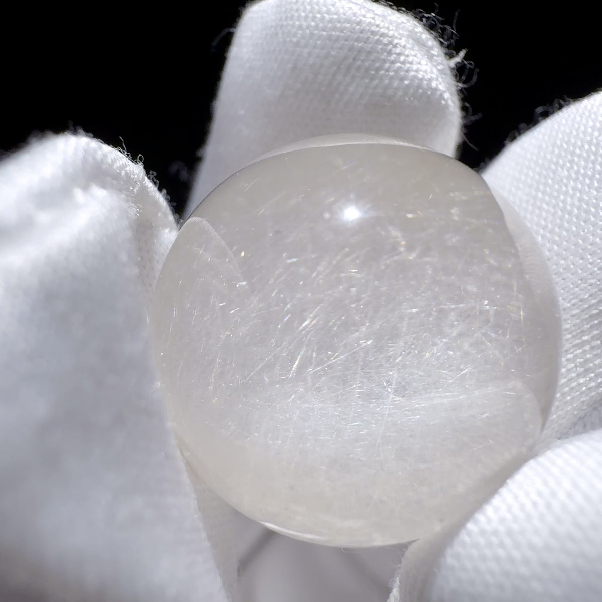 Quartz Bead with Nest-like Fibrous Inclusions 18.6 mm