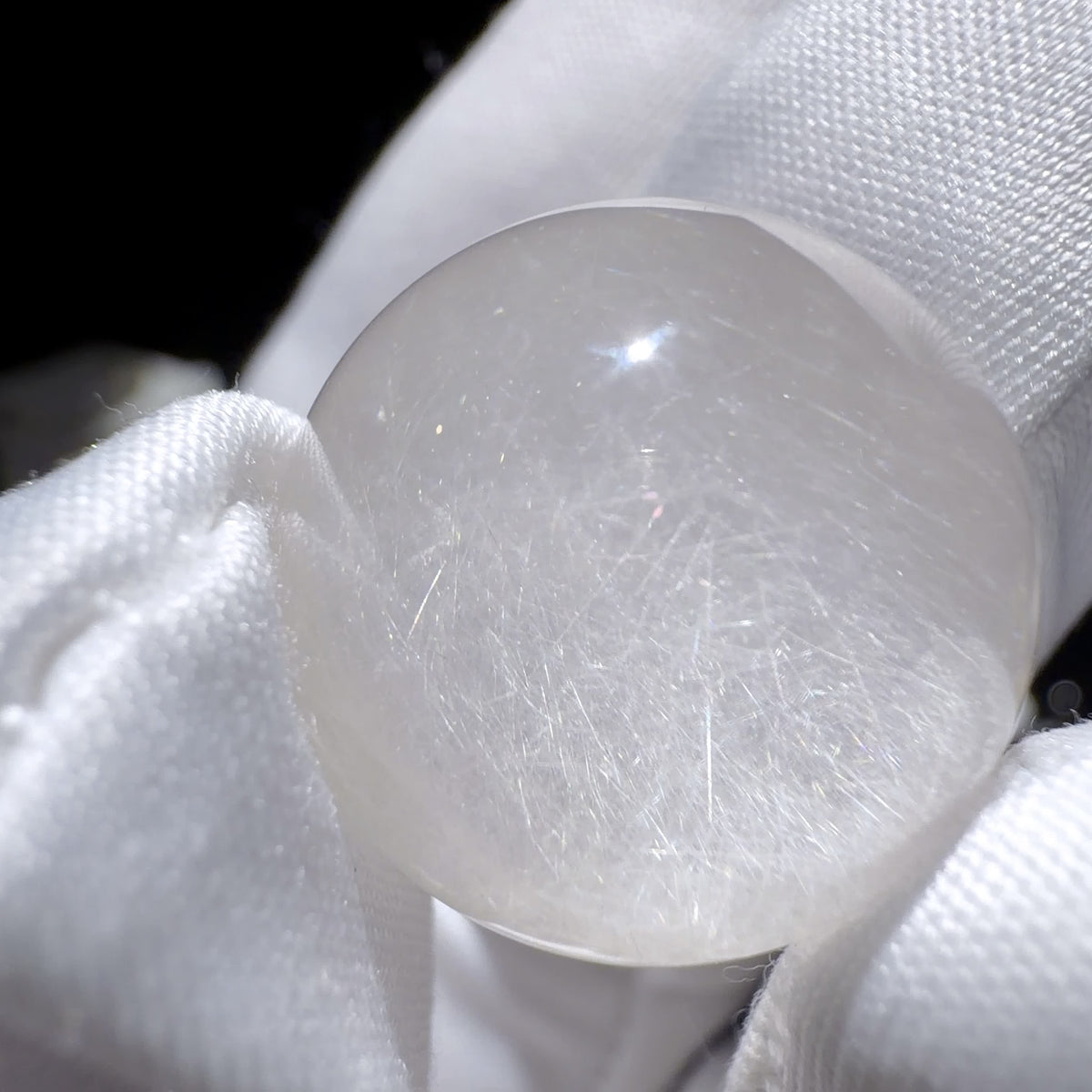 Quartz Bead with Nest-like Fibrous Inclusions 18.6 mm