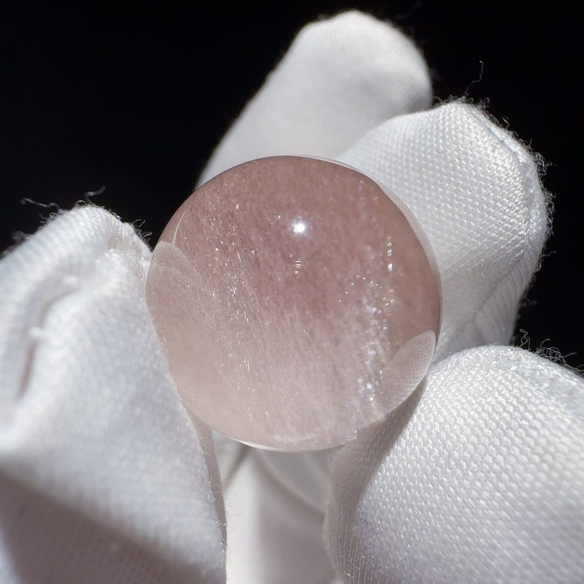 Quartz Bead with Pink Fibrous Inclusions 16.5 mm