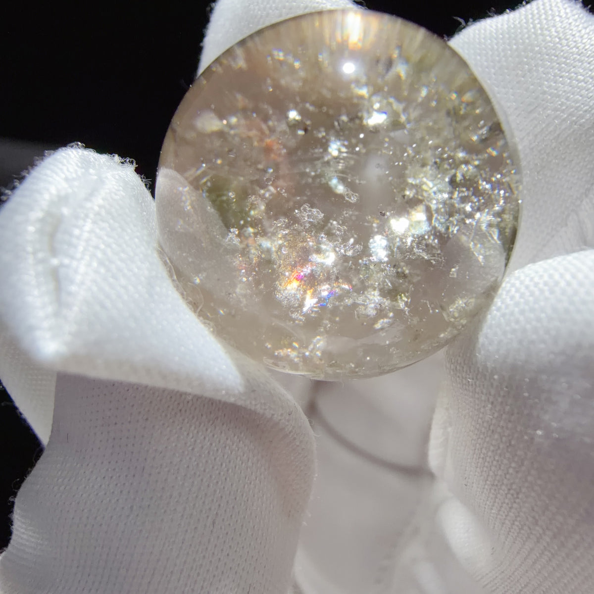 Quartz Bead with Green Mica Inclusions 20.6 mm