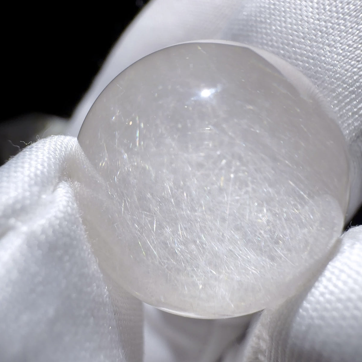 Quartz Bead with Nest-like Fibrous Inclusions 18.6 mm