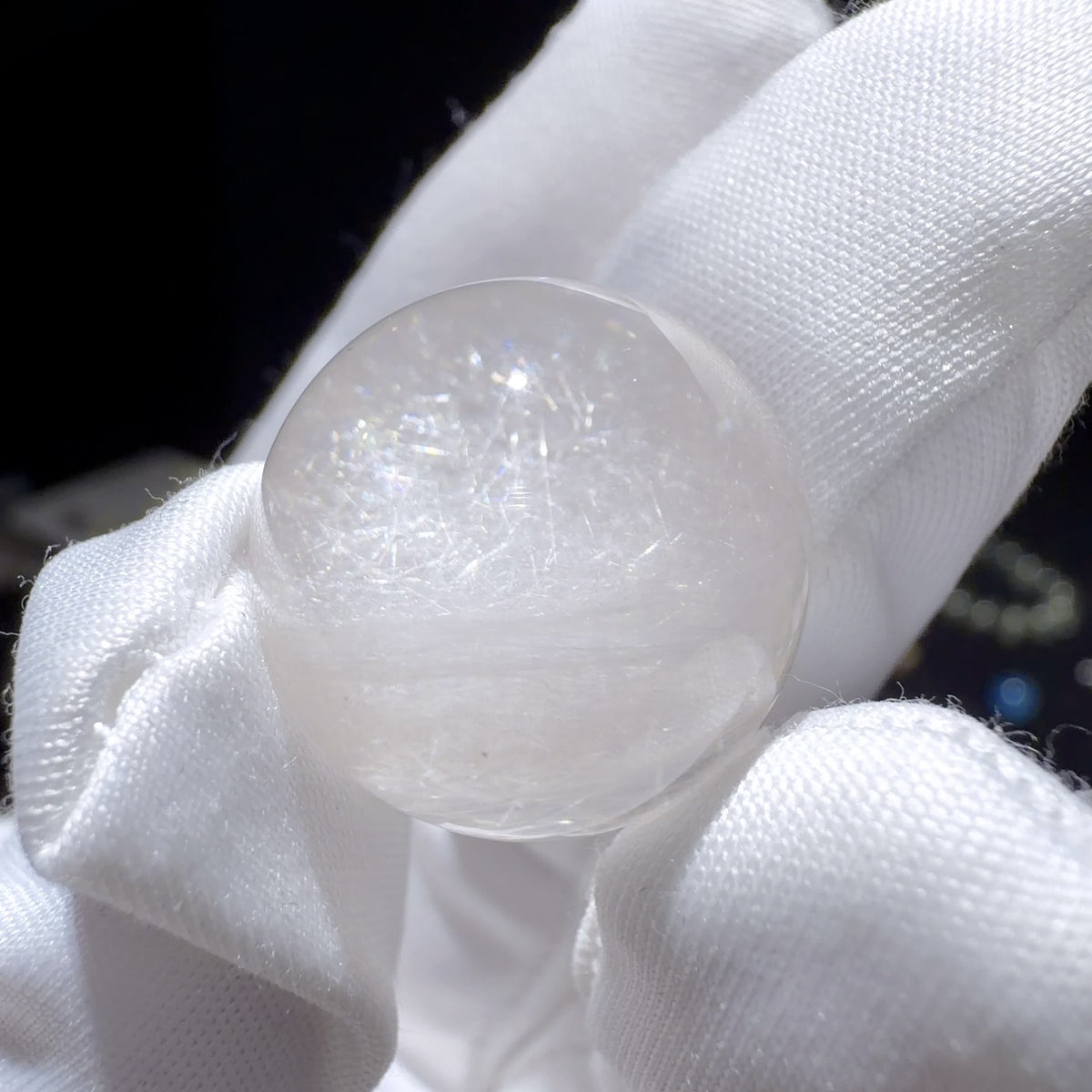 Quartz Bead with Nest-like Fibrous Inclusions 18.6 mm