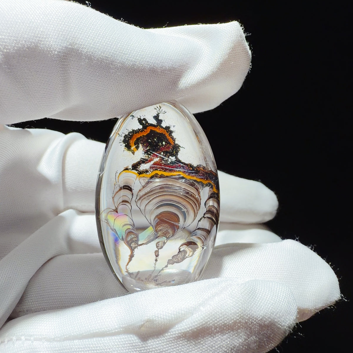 Sculptural Quartz with Golden-Brown Iron Oxide Inclusions 45.2 × 27 × 16.8 mm