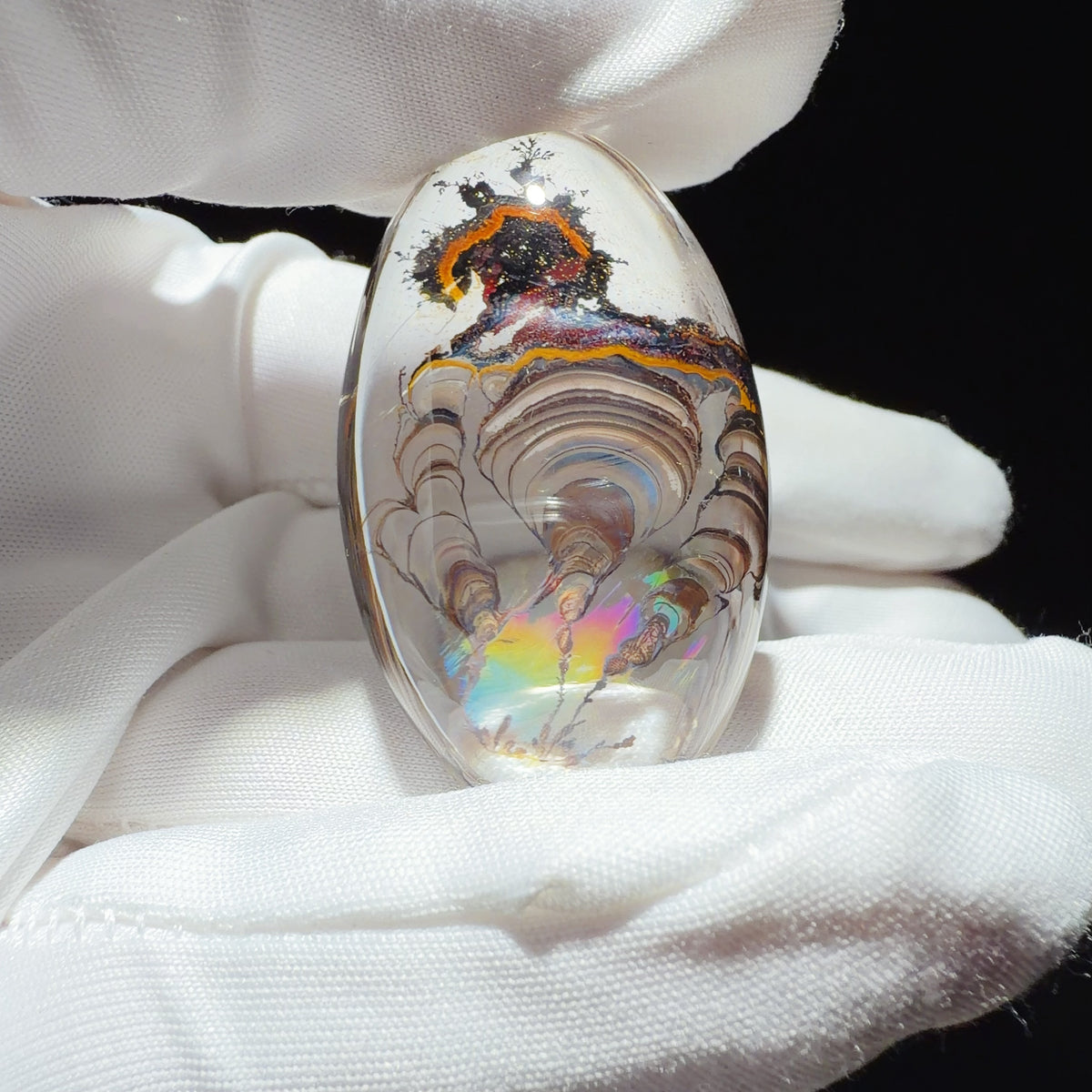 Sculptural Quartz with Golden-Brown Iron Oxide Inclusions 45.2 × 27 × 16.8 mm