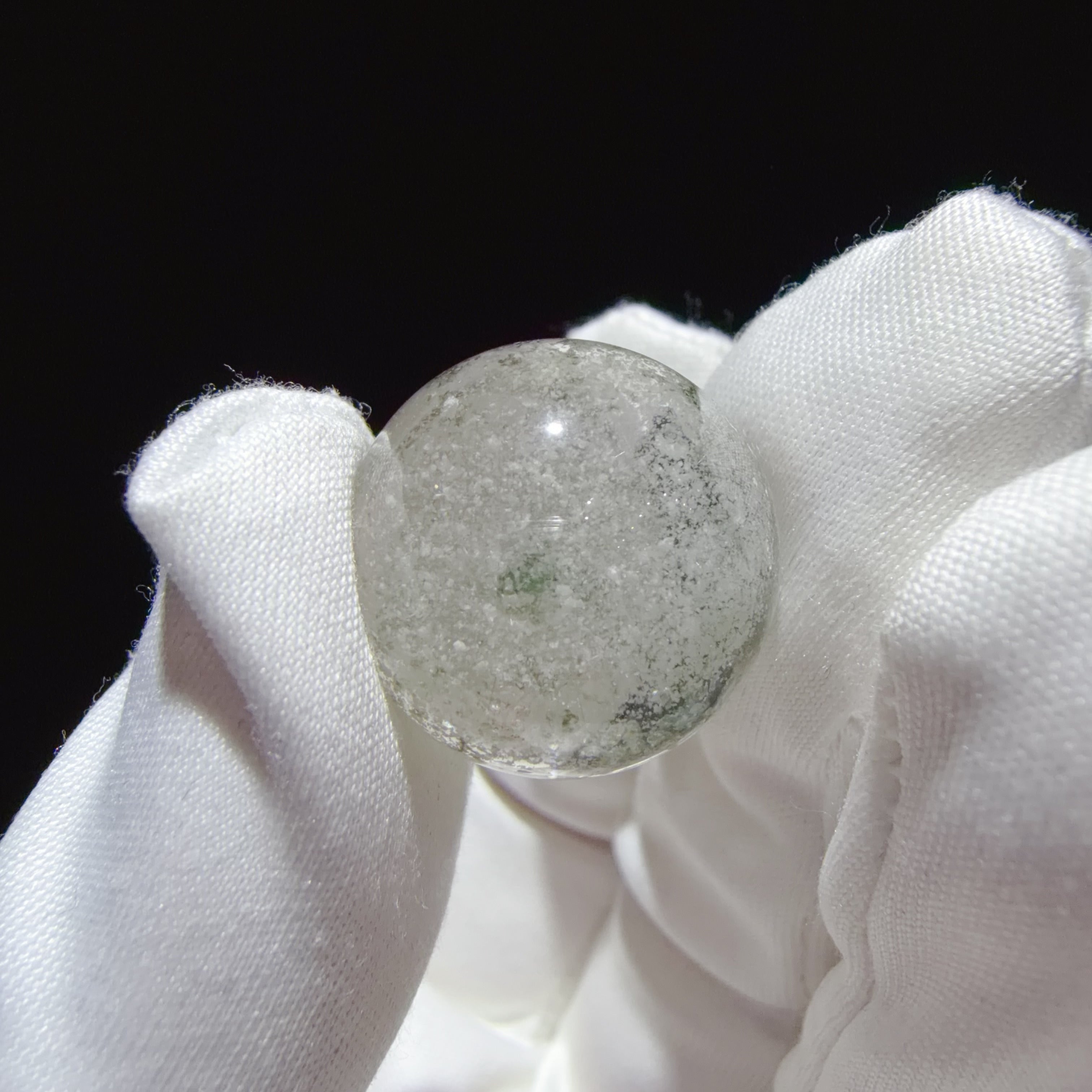 Quartz Bead with Green and White Phantom Inclusions 19.2 mm