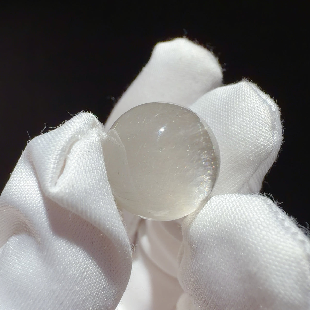 Quartz Bead with Fibrous Inclusions and Bowl-shaped Phantom Growth 15.9 mm