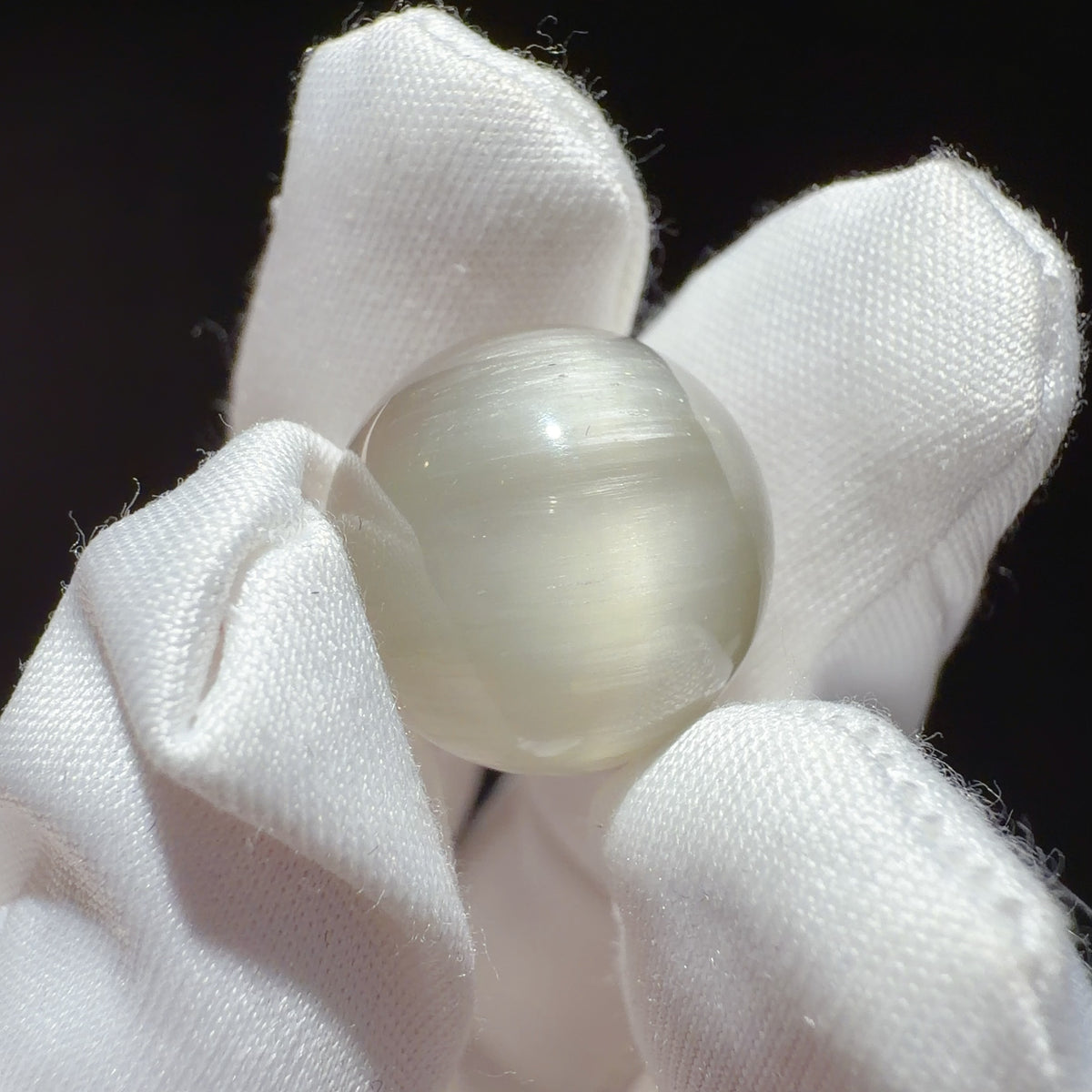 Quartz Bead with Fibrous Inclusions and Bowl-shaped Phantom Growth 15.9 mm
